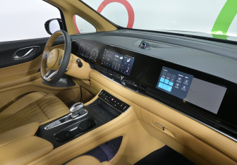 Подержанный автомобиль Voyah Dream 2023 года (9 фото)