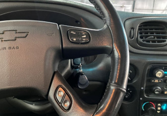 Подержанный автомобиль Chevrolet TrailBlazer 2003 года (15 фото)