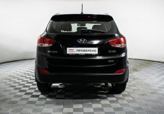 Подержанный автомобиль Hyundai ix35 2011 года (6 фото)