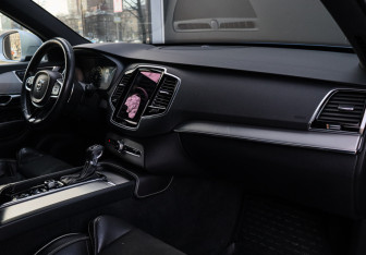 Подержанный автомобиль Volvo XC90 2016 года (7 фото)