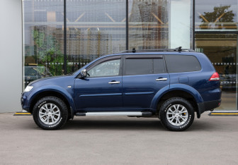 Подержанный автомобиль Mitsubishi Pajero Sport 2014 года (8 фото)