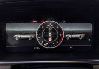 Подержанный автомобиль Land Rover Range Rover 2018 года (16 фото)