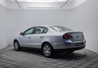 Подержанный автомобиль Volkswagen Passat Sedan 2008 года (7 фото)