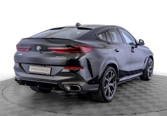 Подержанный автомобиль BMW X6 2020 года (5 фото)