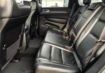 Подержанный автомобиль Jeep Grand Cherokee 2020 года (10 фото)