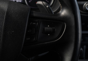 Подержанный автомобиль Peugeot Traveller 2020 года (26 фото)
