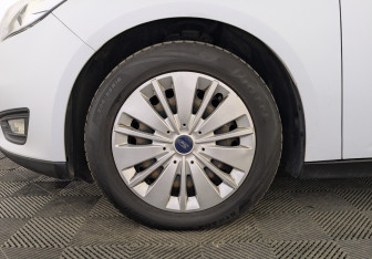 Подержанный автомобиль Ford Focus Hatchback 2017 года (12 фото)