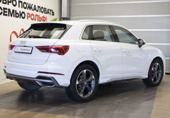 Подержанный автомобиль Audi Q3 2021 года (4 фото)