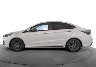 Подержанный автомобиль Omoda S5 2024 года (8 фото)