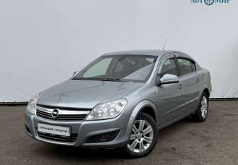 Подержанный автомобиль Opel Astra Sedan 2012 года (1 фото)