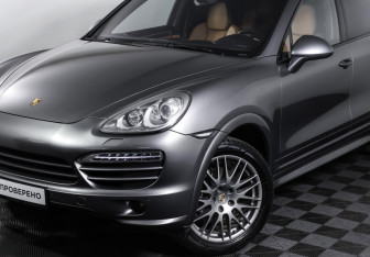 Подержанный автомобиль Porsche Cayenne 2012 года (25 фото)