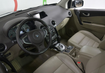 Подержанный автомобиль Renault Koleos 2012 года (8 фото)