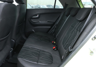 Подержанный автомобиль Kia Picanto 2011 года (10 фото)