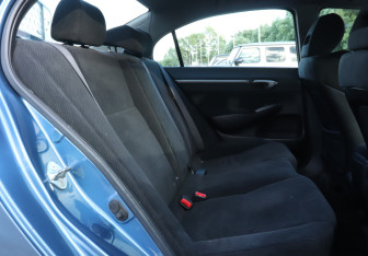 Подержанный автомобиль Honda Civic Sedan 2011 года (10 фото)