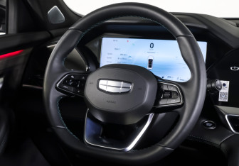 Подержанный автомобиль Geely Monjaro 2025 года (15 фото)