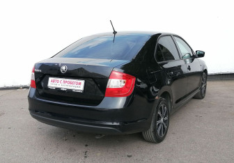 Подержанный автомобиль Skoda Rapid Liftback 2015 года (5 фото)