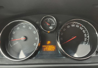 Подержанный автомобиль Opel Antara 2013 года (17 фото)