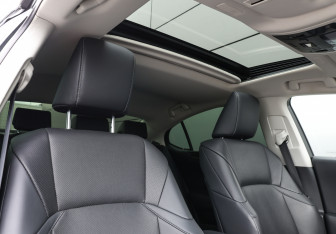 Подержанный автомобиль Lexus ES 2018 года (11 фото)