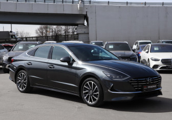 Подержанный автомобиль Hyundai Sonata 2022 года (3 фото)