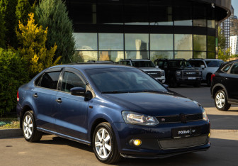 Подержанный автомобиль Volkswagen Polo Sedan 2013 года (2 фото)