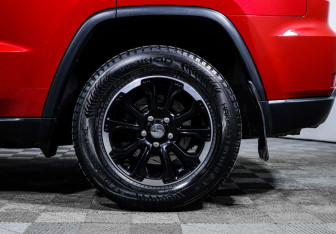 Подержанный автомобиль Jeep Grand Cherokee 2017 года (15 фото)