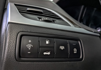 Подержанный автомобиль Genesis G80 2018 года (26 фото)