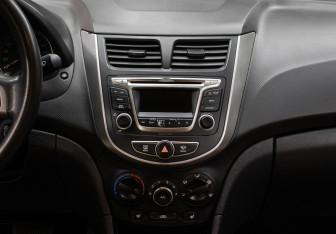 Подержанный автомобиль Hyundai Solaris Sedan 2014 года (15 фото)