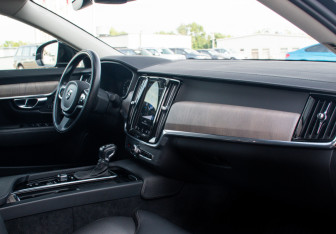 Подержанный автомобиль Volvo S90 2021 года (11 фото)