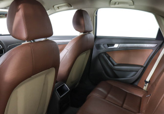 Подержанный автомобиль Audi A4 Sedan 2013 года (12 фото)