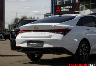 Новый Hyundai Elantra Sedan 2024 (16 фото)