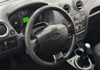 Подержанный автомобиль Ford Fusion 2007 года (12 фото)