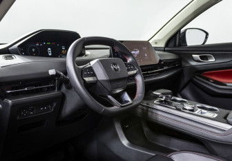 Подержанный автомобиль Changan UNI-S 2024 года (12 фото)