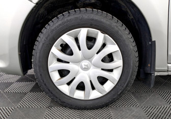 Подержанный автомобиль Renault Sandero 2018 года (18 фото)