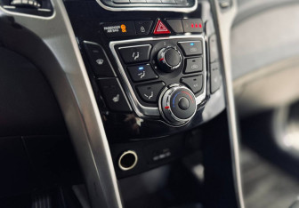 Подержанный автомобиль Hyundai i30 Wagon 2013 года (16 фото)