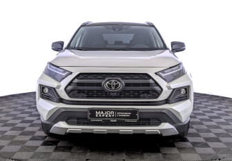 Подержанный автомобиль Toyota RAV4 2024 года (2 фото)