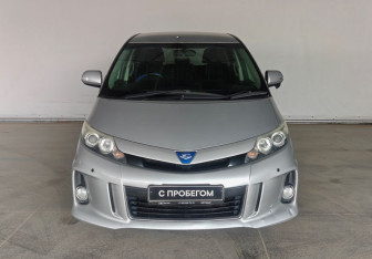 Подержанный автомобиль Toyota Estima 2012 года (2 фото)