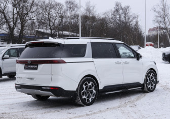 Подержанный автомобиль Kia Carnival 2020 года (5 фото)