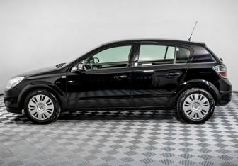 Подержанный автомобиль Opel Astra Hatchback 2008 года (8 фото)