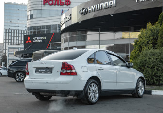 Подержанный автомобиль Volvo S40 2006 года (4 фото)