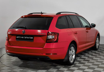 Подержанный автомобиль Skoda Octavia Wagon 2017 года (3 фото)
