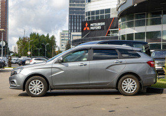 Подержанный автомобиль LADA (ВАЗ) Vesta Wagon 2020 года (5 фото)
