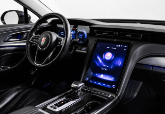 Подержанный автомобиль Hongqi H5 2023 года (9 фото)