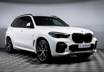 Подержанный автомобиль BMW X5 2022 года (3 фото)