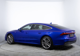 Подержанный автомобиль Audi A7 2022 года (7 фото)