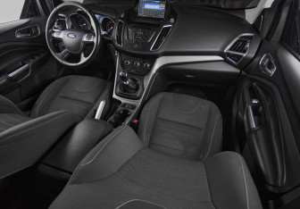 Подержанный автомобиль Ford Kuga 2013 года (10 фото)