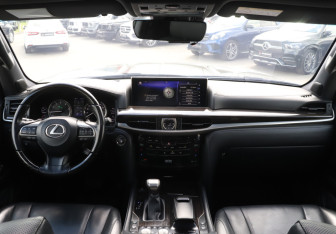 Подержанный автомобиль Lexus LX 2019 года (12 фото)