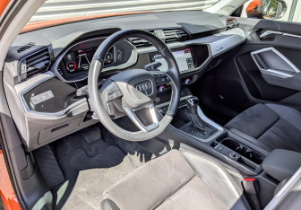 Подержанный автомобиль Audi Q3 2018 года (16 фото)