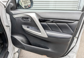 Подержанный автомобиль Mitsubishi Pajero Sport 2019 года (25 фото)