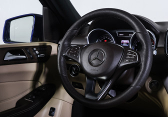 Подержанный автомобиль Mercedes-Benz GLE 2017 года (12 фото)