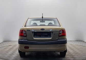 Подержанный автомобиль Kia Rio Sedan 2009 года (4 фото)